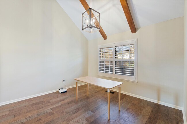 Building Photo - 7 Oak Tree Cir