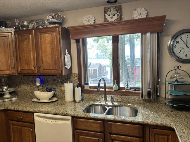 Building Photo - 6A Crestview Ln