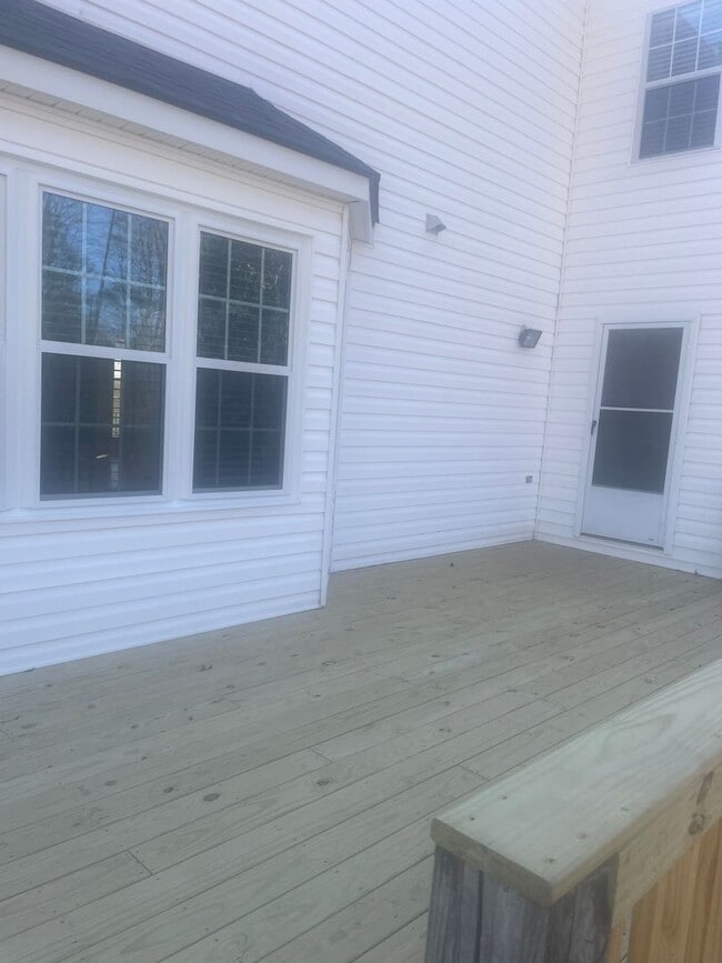 Building Photo - BASEMENT HOME-DOUBLE DECKS-COLUMBIA COUNTY, GOOD SCHOOLS, COVENIENT TO FORT