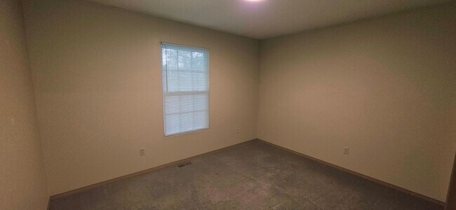 Building Photo - Close to Missouri State University! 3 Bedroom 2 Bathroom for $1295