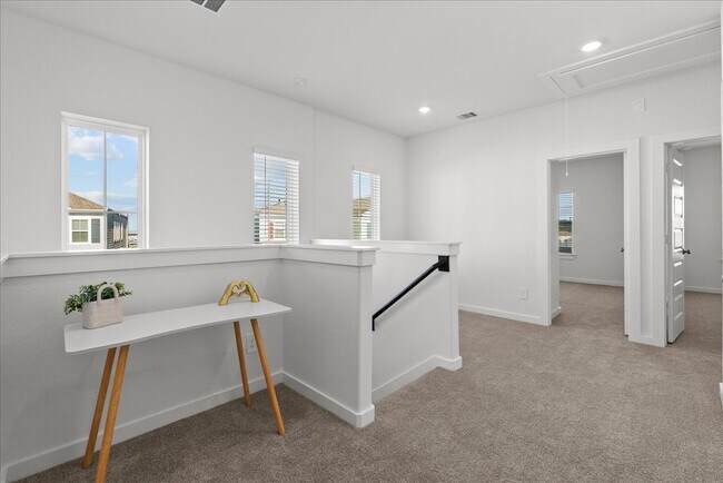 Building Photo - 535 Avisa Dr