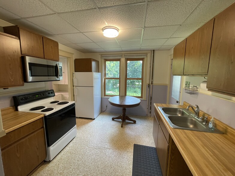 Kitchen - 216 E Franklin St