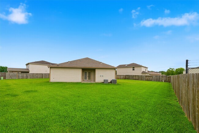 Building Photo - 8234 Hall View Dr