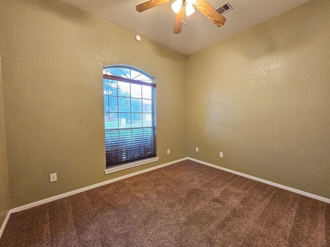 Building Photo - RENT REDUCTION & AVAILABLE NOW!
