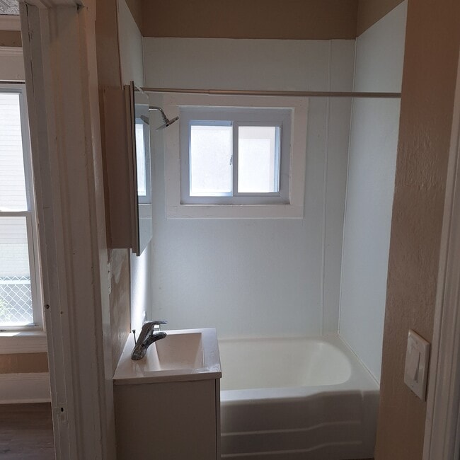 Primary Photo - 2282 E 100th St