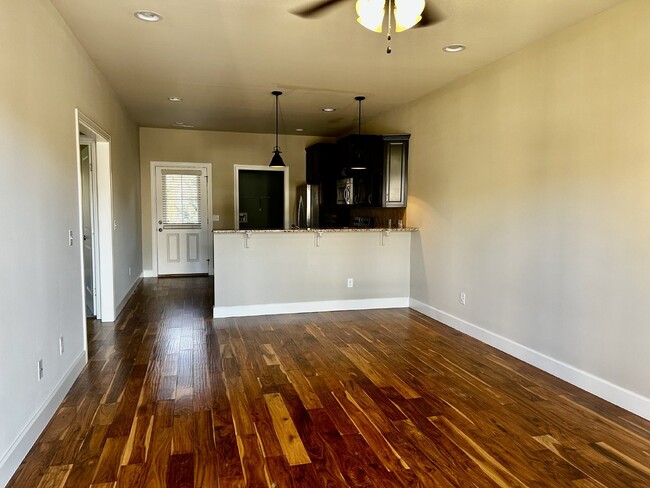 Building Photo - 2BD 2BA ONE LEVEL CONDO IN ALGOOD