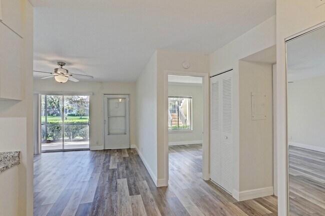 Building Photo - 6479 Chasewood Dr