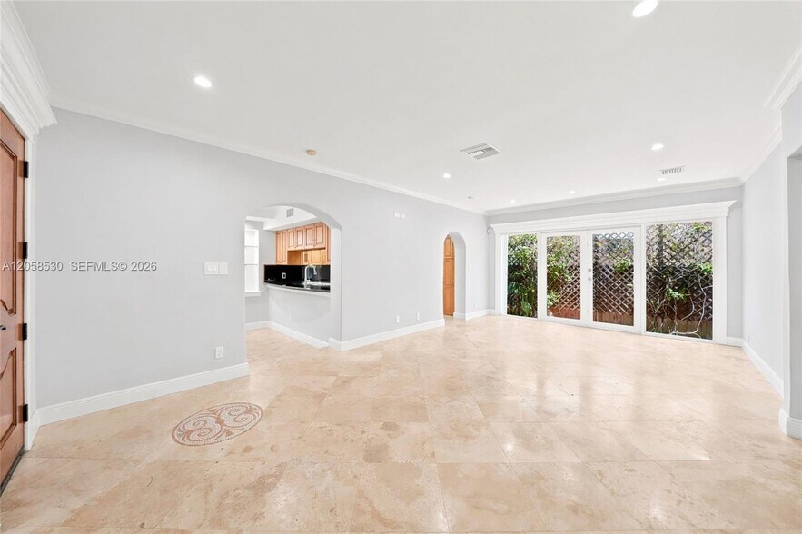 Building Photo - 2301 Tequesta Ln