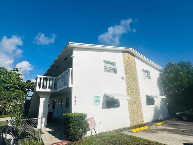 Interior Photo - 523 S K St Lake Worth, FL 33460