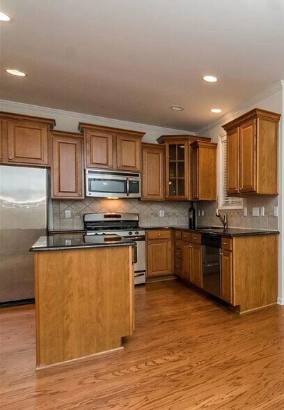 Building Photo - 8156 Primanti Blvd