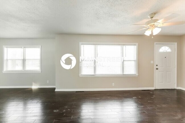 Building Photo - 3 Bedroom Pet-Friendly Home in INDEPENDENCE, MO with Main Street Renewal