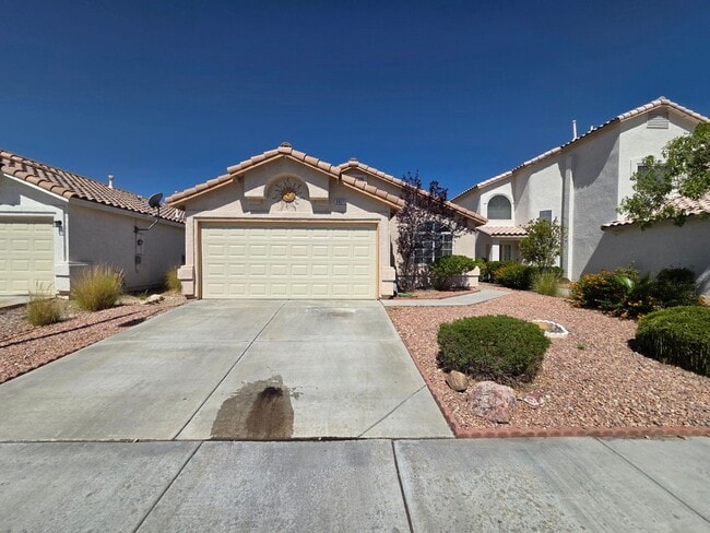 Primary Photo - Cozy 3 Bedroom Single Story Home with a Den