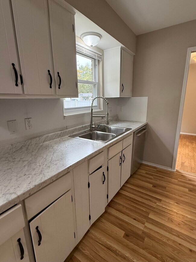 Building Photo - 793 Tarleton Ave