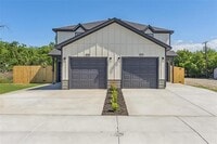 Building Photo - 8005 W Elizabeth Ln