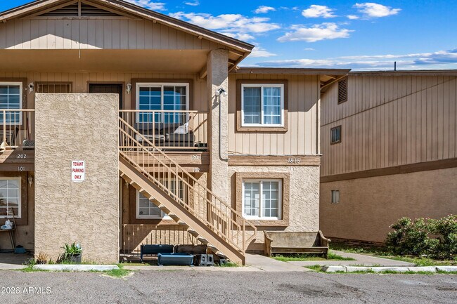 Building Photo - 1815 N Spring