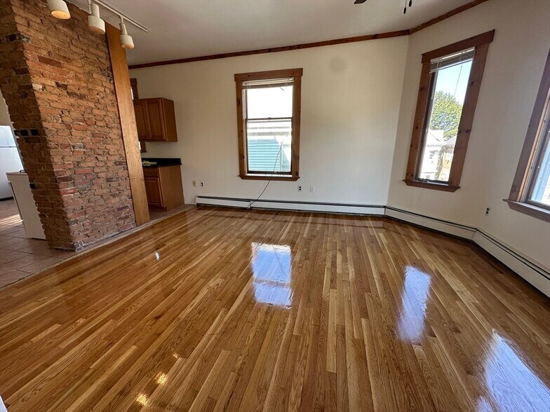 Building Photo - 17 Sachem St