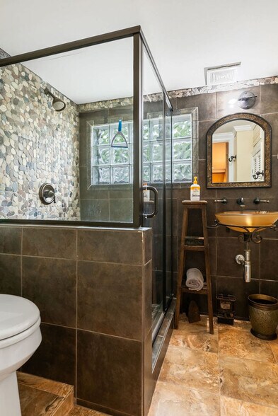 Building Photo - 1023 Crawford St