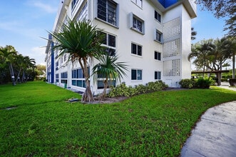 Building Photo - 3401 Spanish Trail
