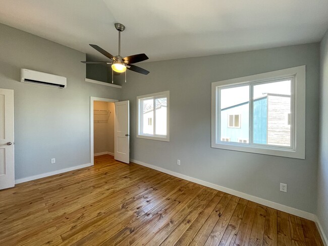 Building Photo - Beautiful Newer-Construction Cottage in So...