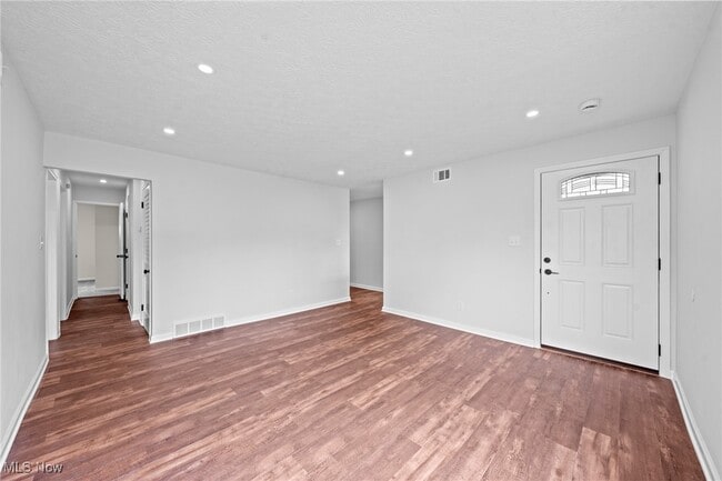 Building Photo - 1539 Longwood Rd