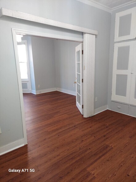 Building Photo - 253 Bowers St