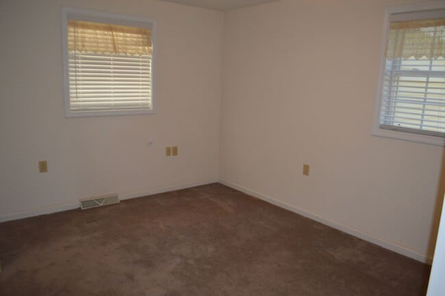 Building Photo - 127 Freedom Dr