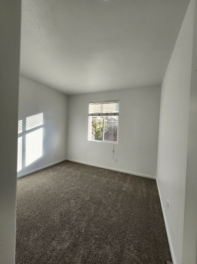 Building Photo - *MOVE IN SPECIAL - 2 WEEKS FREE!!* Beautiful Yuba City Home