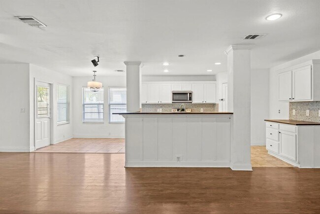 Building Photo - 789 Kingfisher Ln