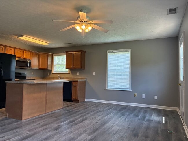 Building Photo - 102 Sparrow Ct