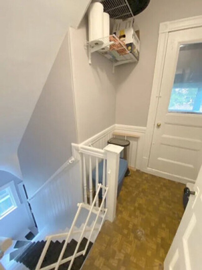 Building Photo - ALLSTON 3 BR Apartment - 9/1