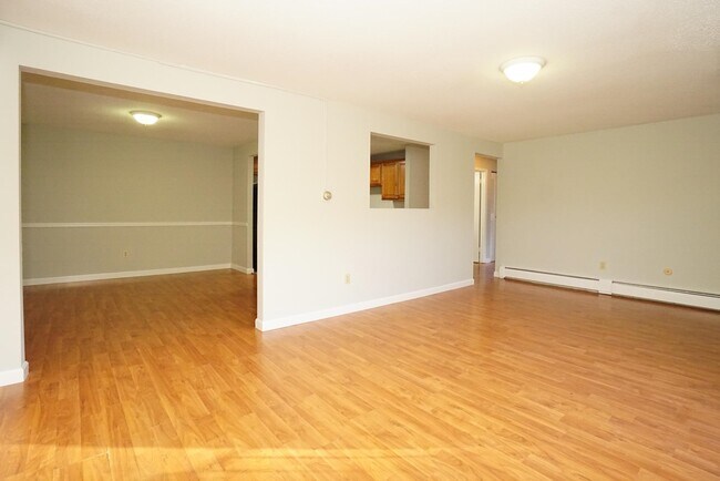 Building Photo - 109 English Village Rd