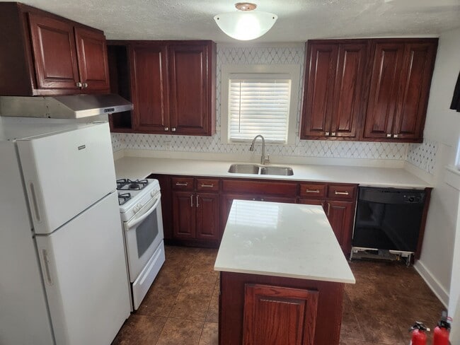 Building Photo - 1182 Navasota St