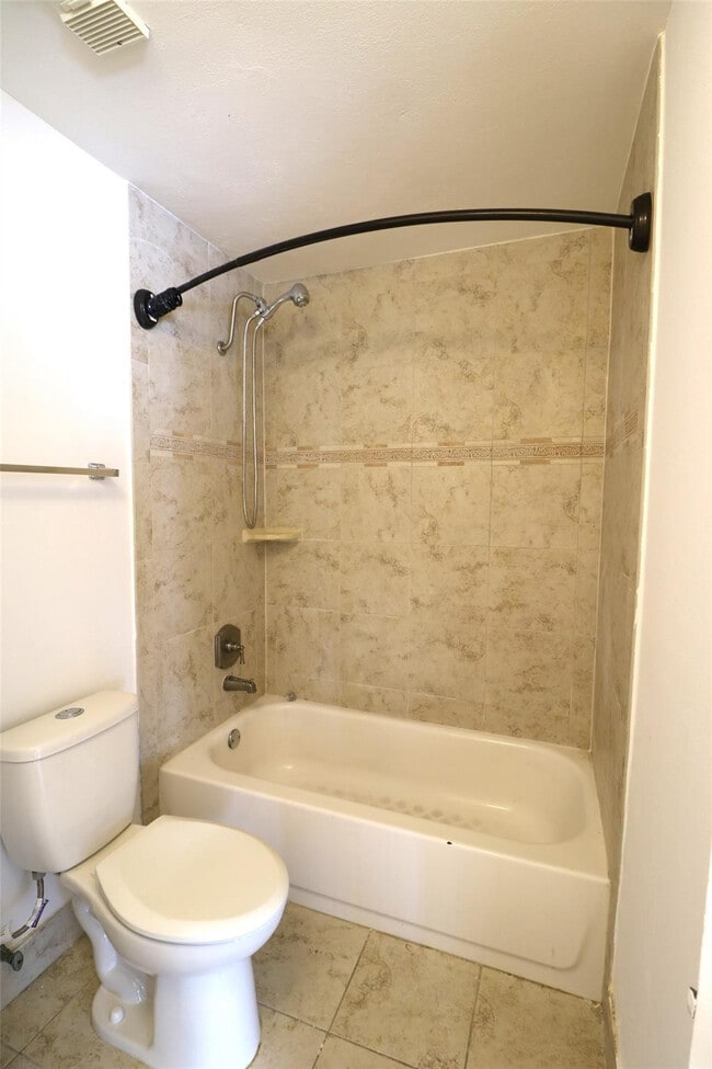 Building Photo - 2445 SW 18th Terrace