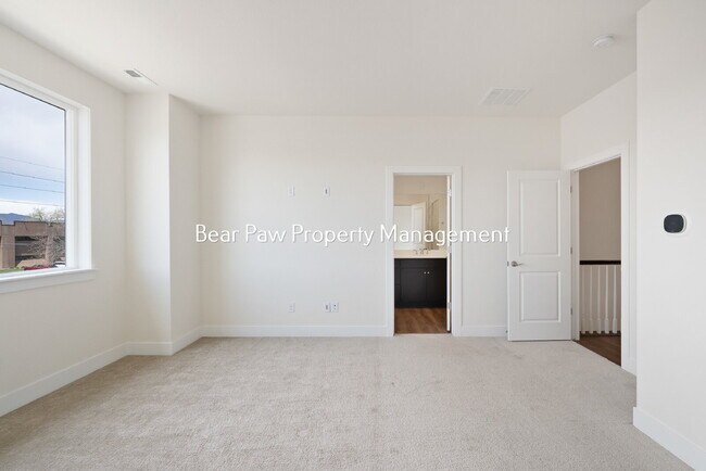 Building Photo - New Townhome in Wheat Ridge!!