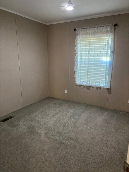 Building Photo - 228 Mallard Dr