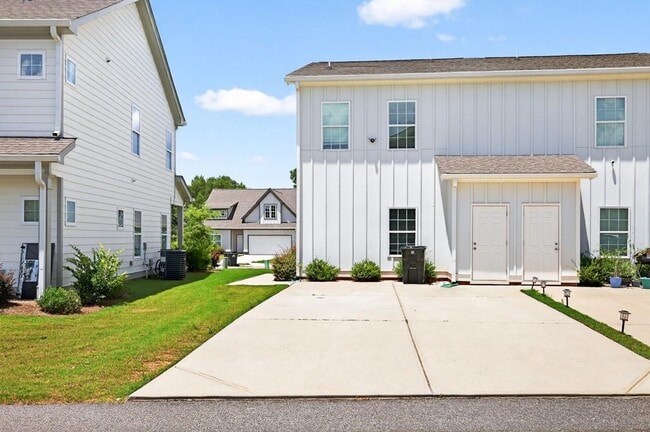 Building Photo - 757 Eudora Welty Way