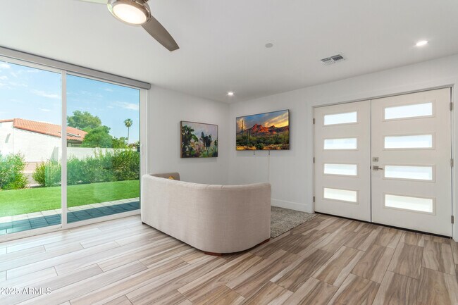 Building Photo - 6020 N 77th Pl