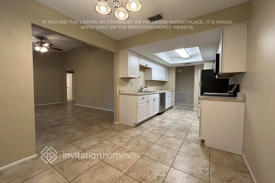 Building Photo - 203 Arbor Dr E