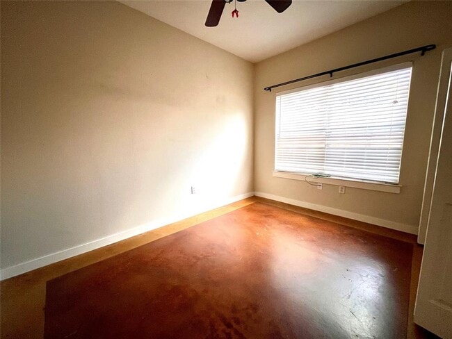 Building Photo - 2106 Cullen Ave