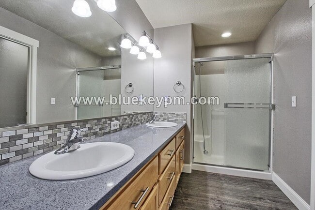 Building Photo - 4 Bed, 2.5 Bath Home in Hazel Dell with Easy Access to I-5 and Padden Pkwy