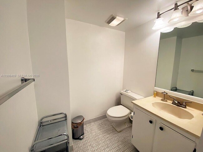 Building Photo - 290 174th St St