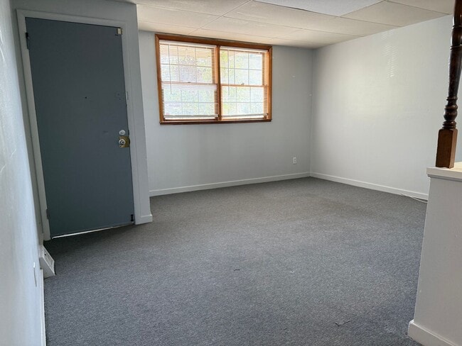 Building Photo - 113 Line Way