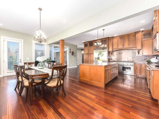 Building Photo - 2504 Skylane Dr