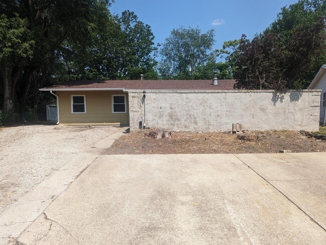 Primary Photo - 6 Southwood Ct
