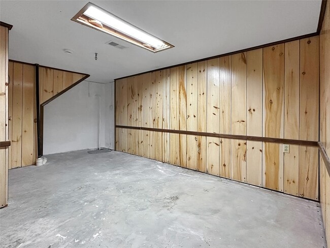 Building Photo - 211 Walnut St