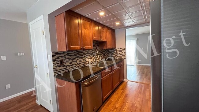 Building Photo - 73 Tarryton Court West