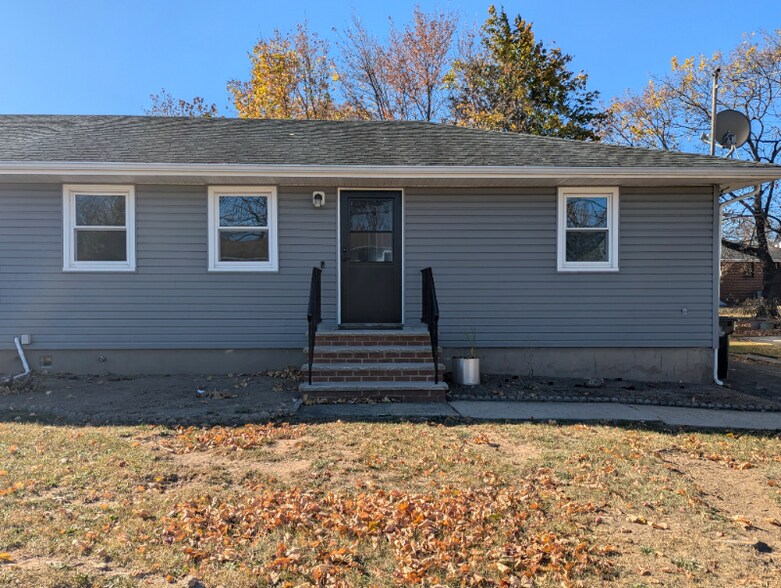 Primary Photo - 1036 Apache St