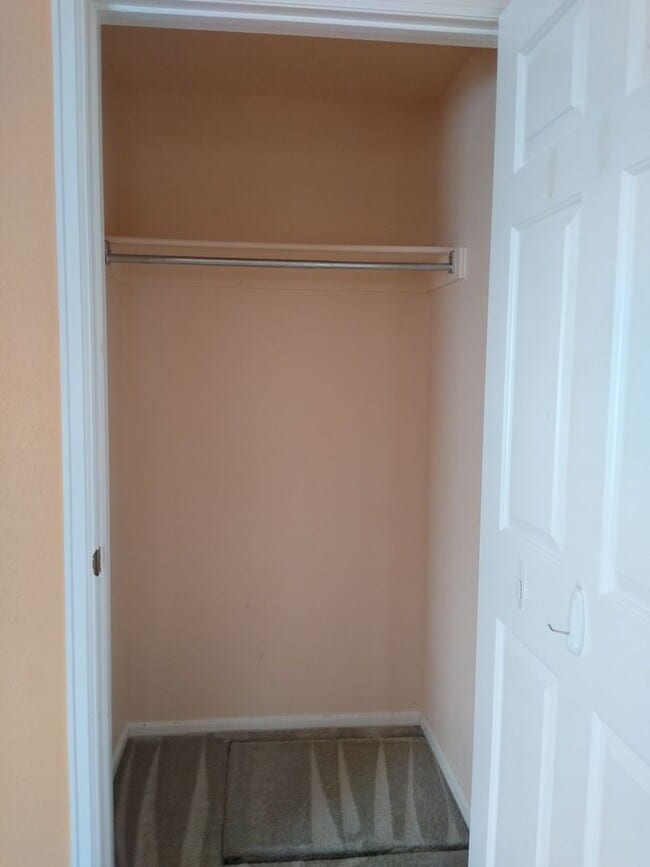 Building Photo - Super 2 Bedroom 2 Bath Townhome with 2 Car Garage Near Aurora Hills Golf Course