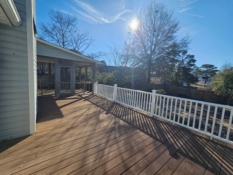 Building Photo - 210 Hepworth Way