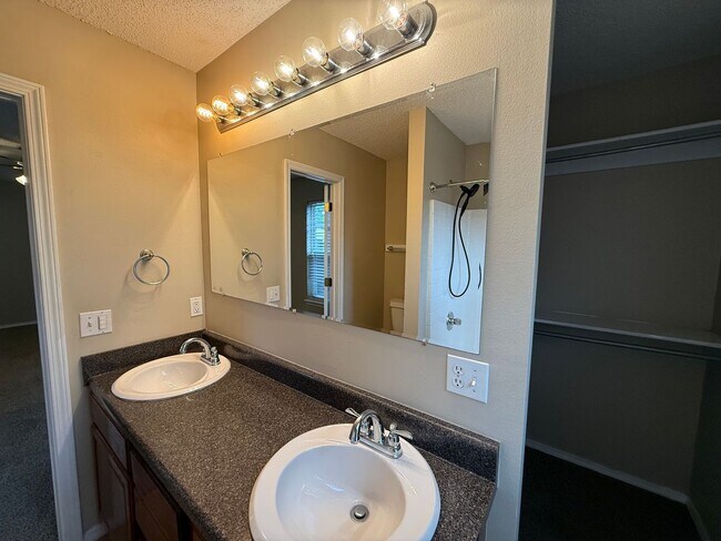 Building Photo - Collinsville 3 Bedroom 2 Bathroom